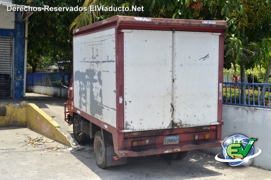 Investigan causas del incendio que destruyo uno de los depositos de empresa Caribbean Plastic Shoes en Zona Franca de Moca